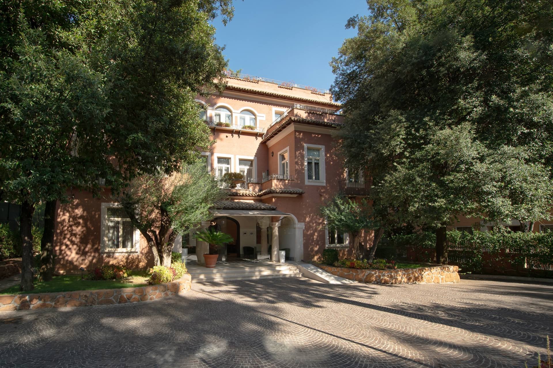 02 Esterni Hotel Principe Torlonia Roma